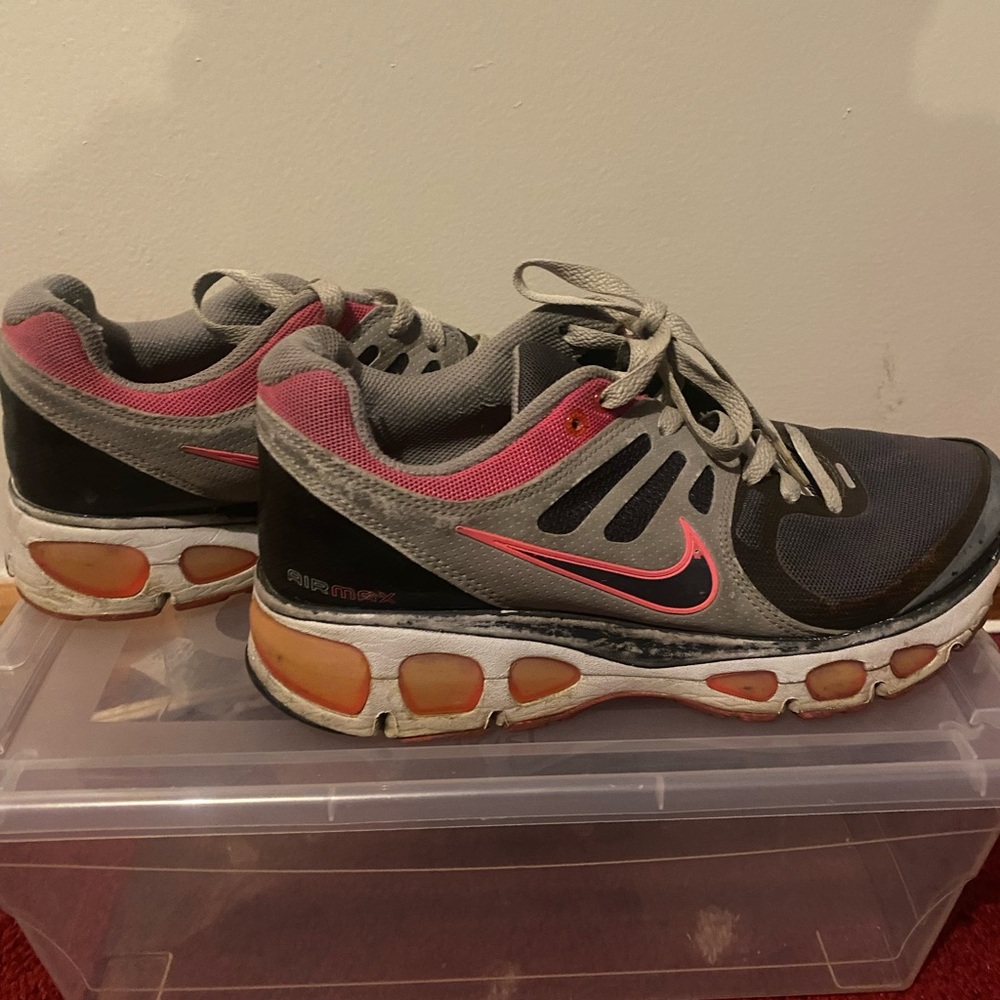 Nike women’s sneakers size US 7